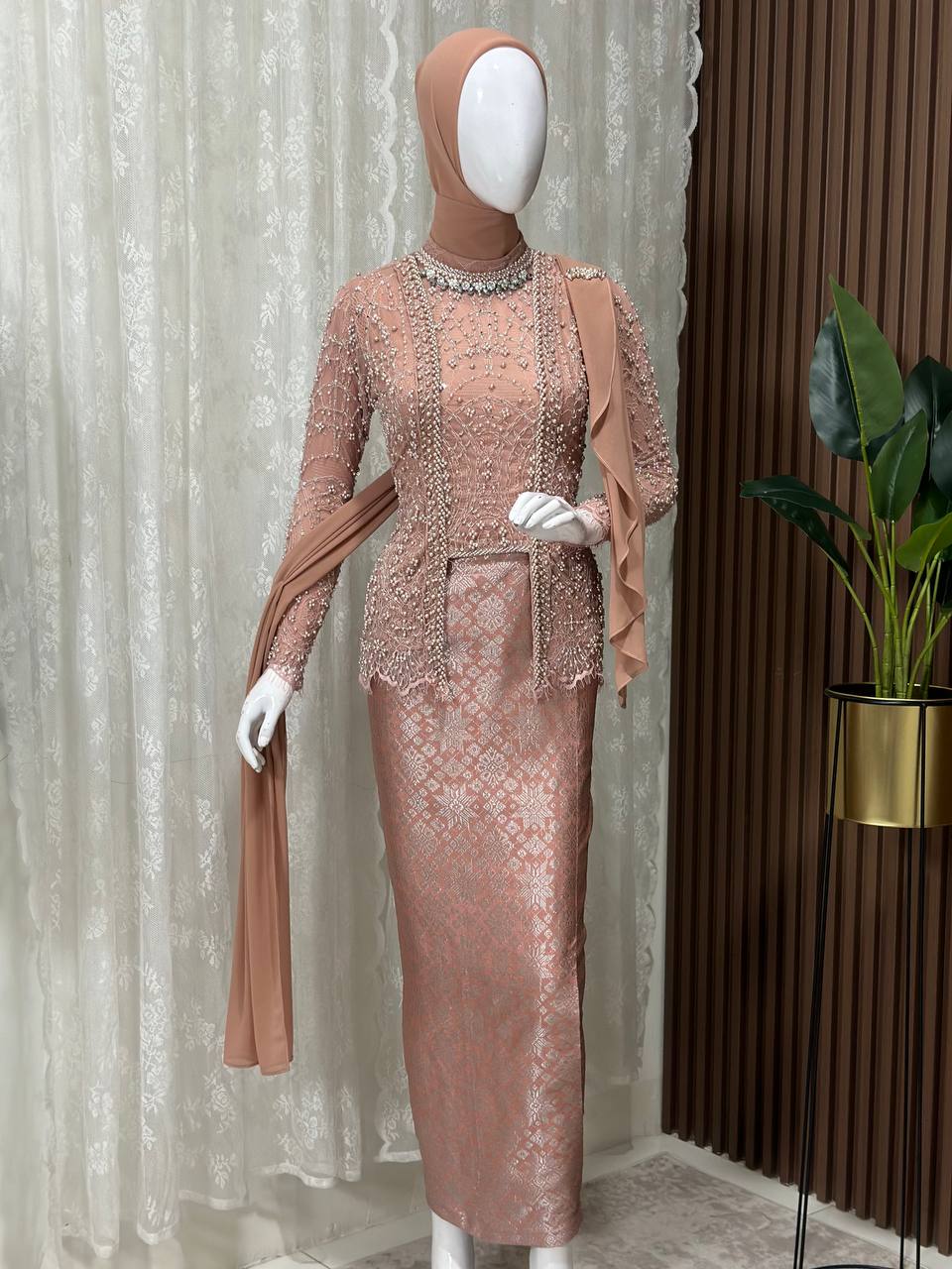 Naomi Rosegold