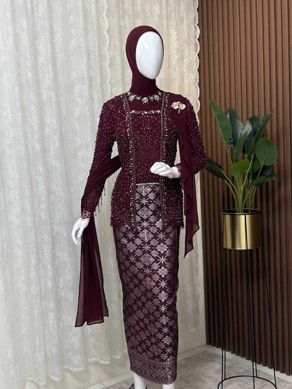 Kirana Burgundy